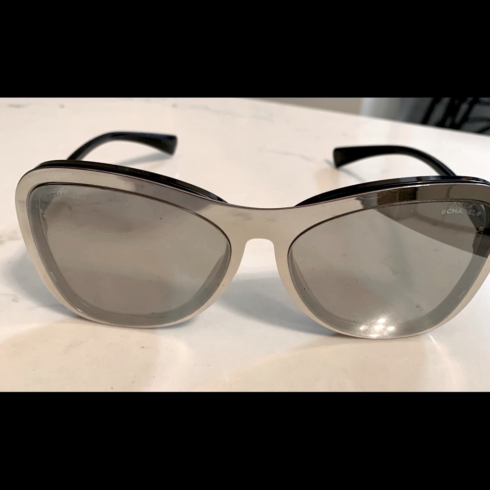 Chanel sunglasses.Limited edition!